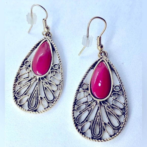 3 pairs of dangle earrings with fishhook findings - Picture 7 of 7